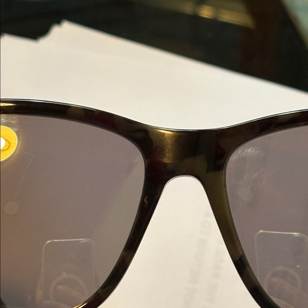 Fendi Gray Tortoise Unisex Sunglasses full inclusion worn once - Picture 16 of 16